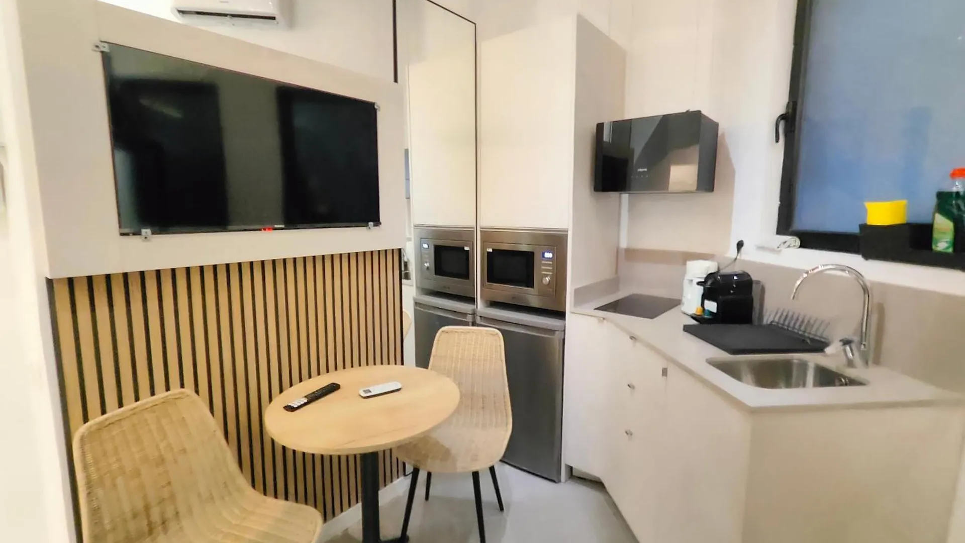 Moderno Estudio Sagrada Familia Barcelona 0*,  Španělsko